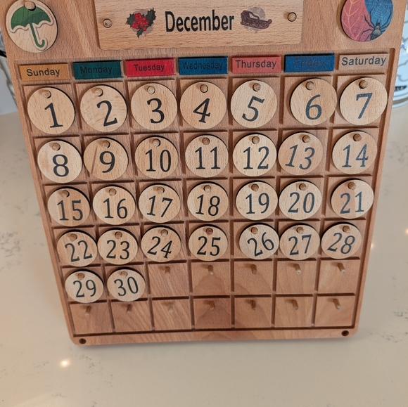 New cond will wooden calendar - Picture 2 of 3